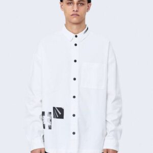 Camiseta com estampa longa